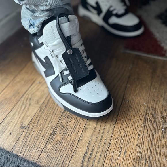 Off-White Out of Office #RipVirgil - Picture 3 of 4